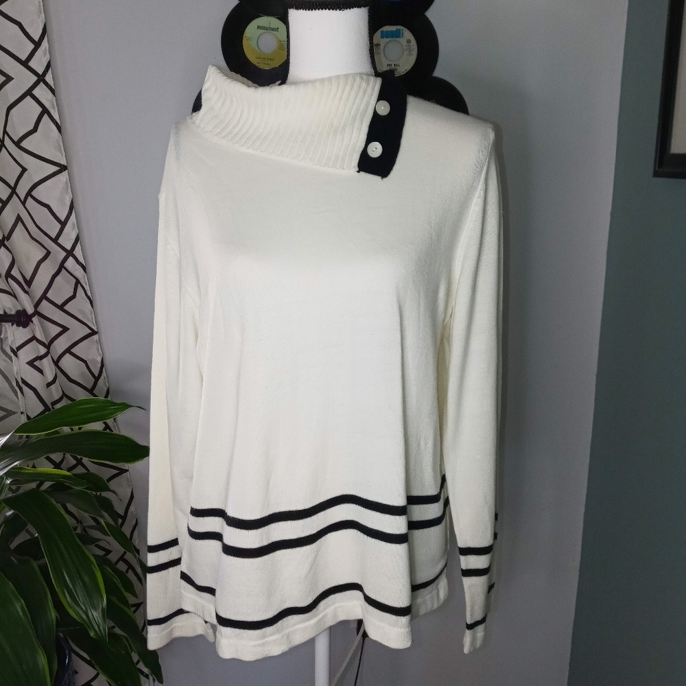 Navy blue & white long sleeve turtleneck top. Sz L